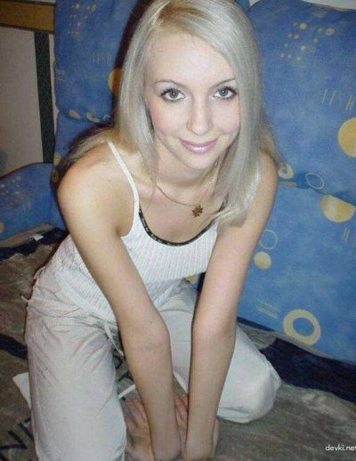 Блондинка использует волшебную игрушку для незабываемых удовольствий