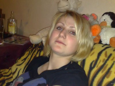 Пышные груди молоденькой красотки: женская грудь в крупном плане