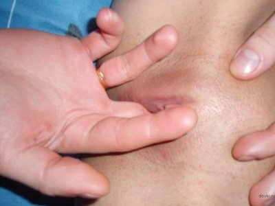 Жаркая красотка заглатывает толстый ствол