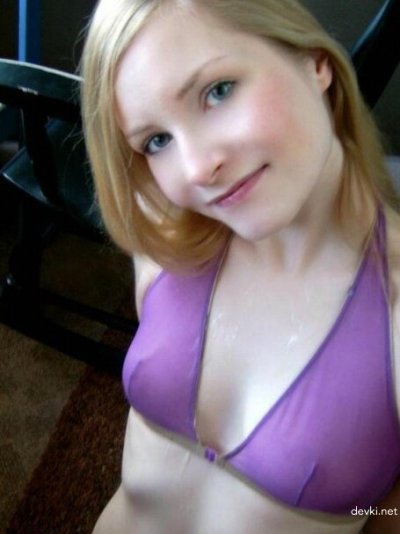 Девчонка обожает облизывать писюн своему мужчине