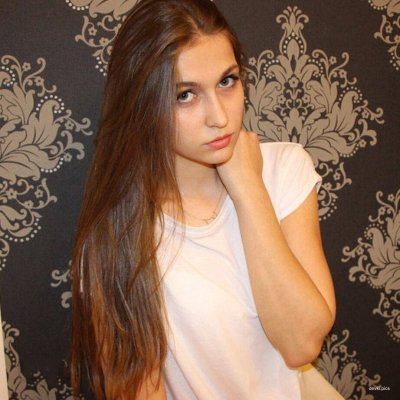 Обворожительная девчонка сняла всю одежду