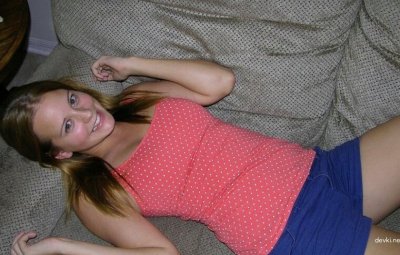 Молодая красотка с обворожительной задницей