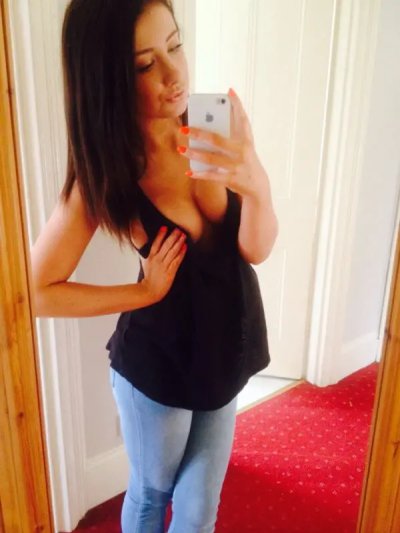 Девочка присела попкой на огромный хер парня