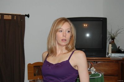 Опытная дама раскрывает свои прелести