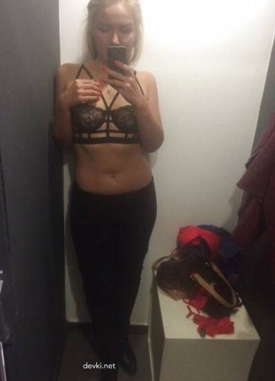 Соблазнительные фото блондинки в очках для взрослых