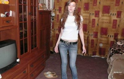 Интимные снимки соседки: украденные кадры из ее спальни