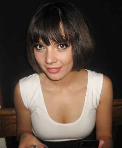 Соблазнительные кадры обнаженной красотки с изящными изгибами