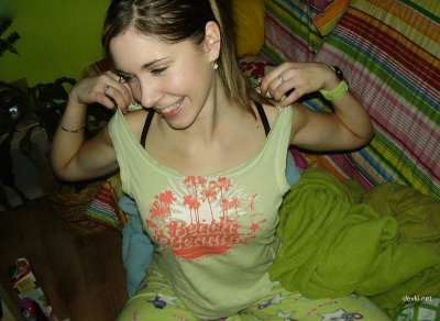 Девушка угощает парня оральным удовольствием