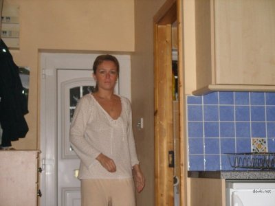 Муж снимает голую жену на камеру — домашнее фото