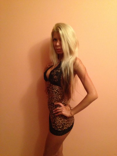 Шаловливая брюнетка пикантные снимки в интимной обстановке