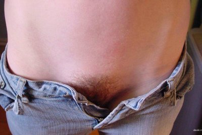 Вставляет свои пальчики в самые горячие уголки удовольствия!