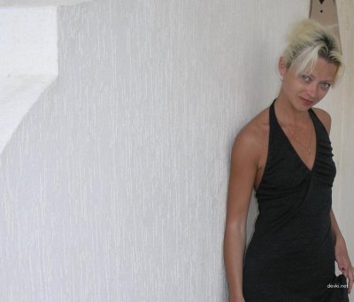 Муж снимает жену с посторонними в интимной обстановке