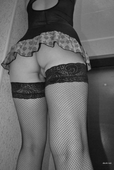 Интимные снимки обнаженной дамы с краткой стрижкой - не для слабонервных!