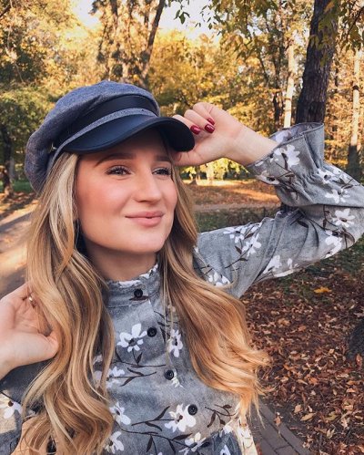 Развратная дамочка обожает снимать горячие фото для взрослых