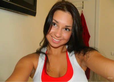 Сиськи красотки без лифчика: сексуальная грудь в открытую!