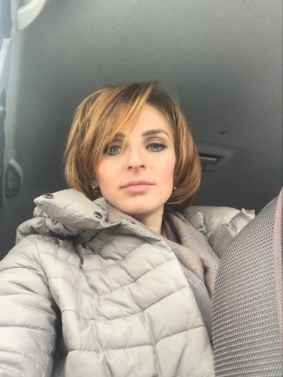 Сексуальная учительница показывает свои прелести