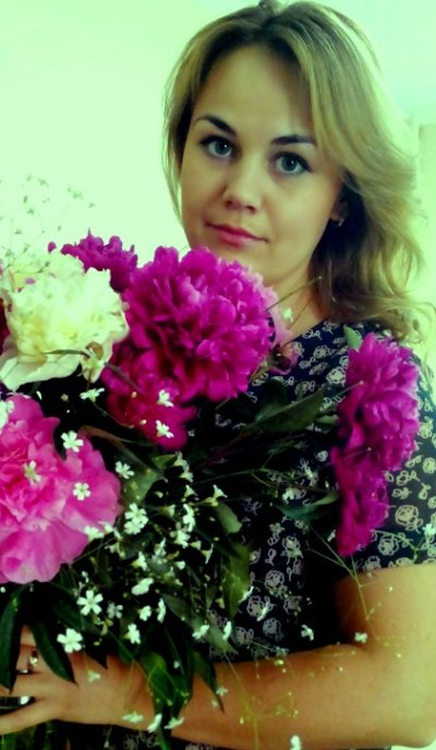 Сексуальная мамочка снимает с себя нижнее белье