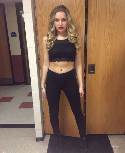 Пикантная блондинка с прекрасным бюстом - жгучее удовольствие!