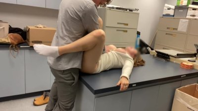 Секретный роман на работе: страстные объятия с любовницей в укромном складском помещении