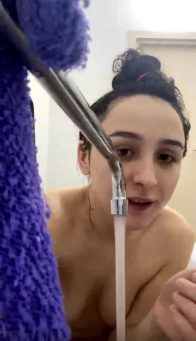 Раздетая девушка из России, готовая на все