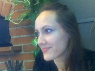 Провокационная стройная брюнетка, готовая покорить ваши сердца!