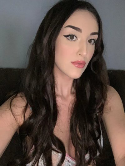 Изображения голой шатенки с привлекательной фигурой - не просто фото!