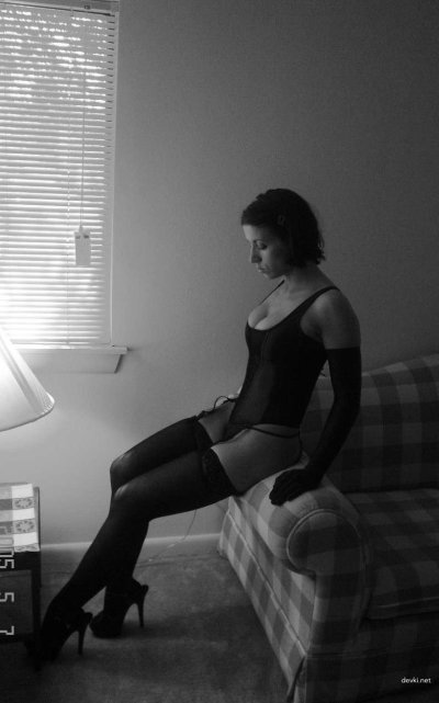 Интимные снимки сексуальной модели в отличной позе