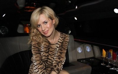 Горячая мамочка трахается как профи на камеру