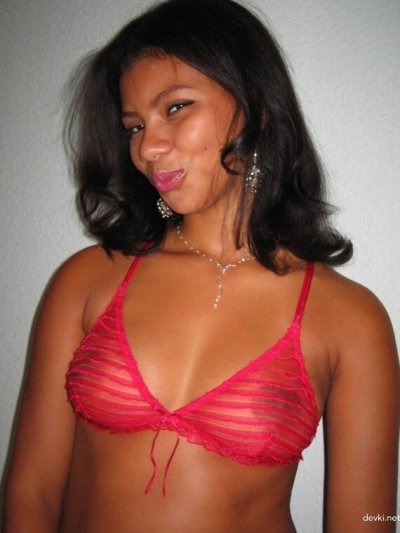 Сексуальная мулатка в откровенных образах