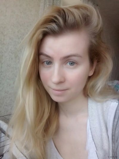 Фото сучки, которая показала свои буфера и попец