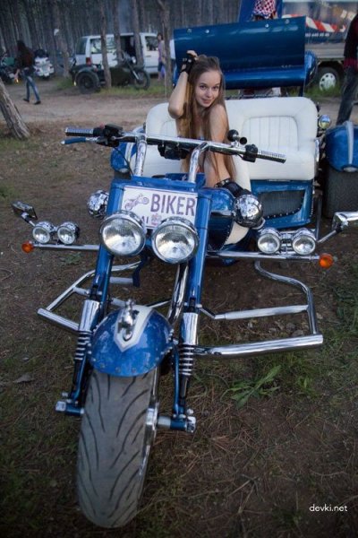 Интимные фотографии молодой студентки в домашней обстановке