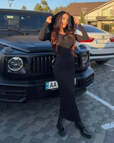 Сексуальные снимки пылающей темноволосой красотки