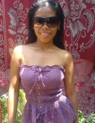 Экзотичная красотка демонстрирует свое обнаженное тело на откровенных снимках