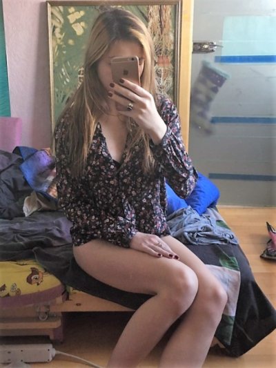 Снимки домашнего топлеса молоденькой блондиночки - горячая подборка!