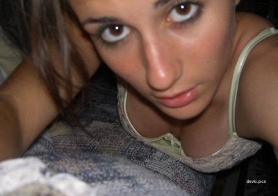 Интимные снимки молодой красотки в домашней обстановке