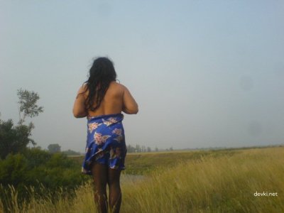 Сексуальное пробуждение красотки на природе