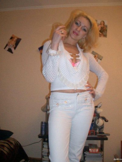 Соблазнительные снимки опытной плейбой блондинки