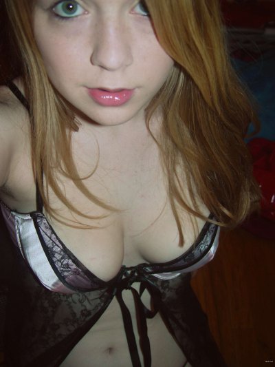 Милашка обожает фотографировать себя