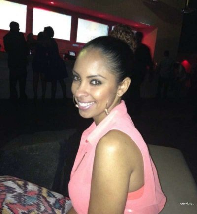 Интимные снимки обнаженной красотки со смуглой кожей