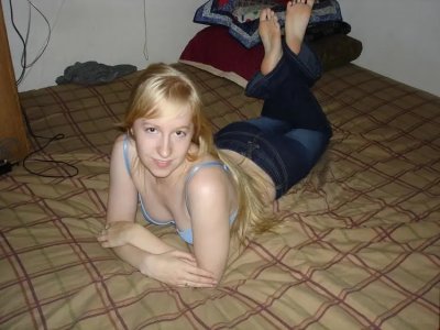 Жарю свою девочку в попку и киску, заливаю ее спермой