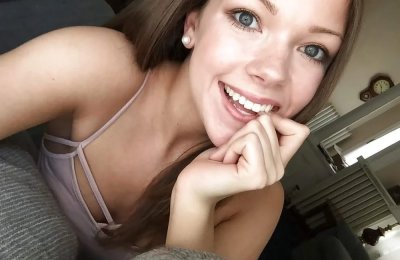 Юля-Джуля делает минет и трахается