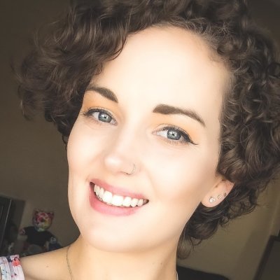 Опытная дама в восторге от создания интимного контента для себя