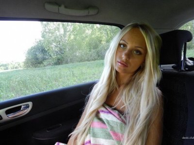 Интимные снимки с привлекательной белокурой - огонь!