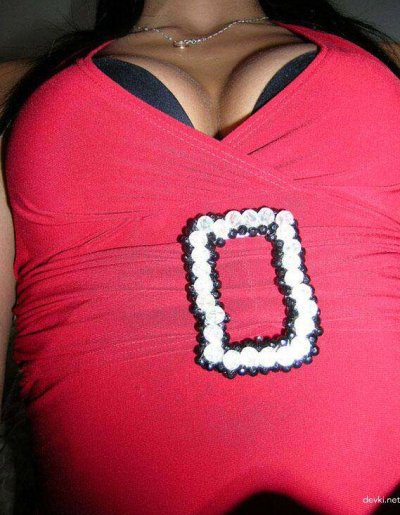 Узнайте больше о том, как выглядит очаровательная девушка с шикарной грудью!