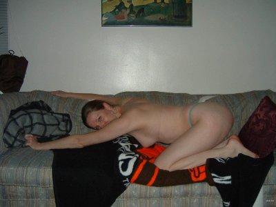 Крошка делает минет и глотает сперму