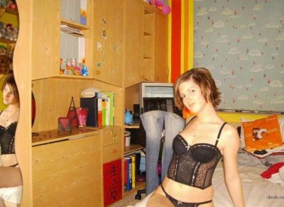 Красотка обнажила свои прелести и возбудила всех