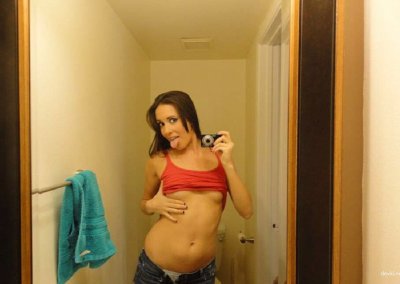 Брюнетка сделала незабываемый минет и доставила удовольствие!