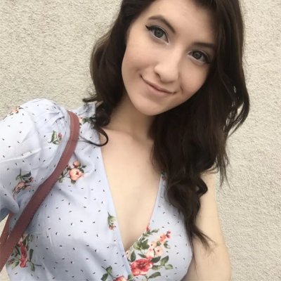 Интимные снимки обнаженной модели: откровенный взгляд на ее прелести