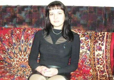 Интимная фотосессия дамы на диване