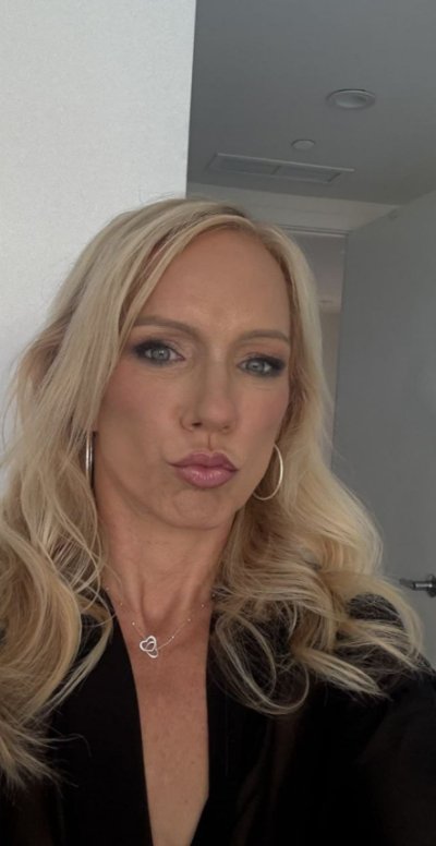 Интимные снимки знойной мамочки с огненной пилоткой